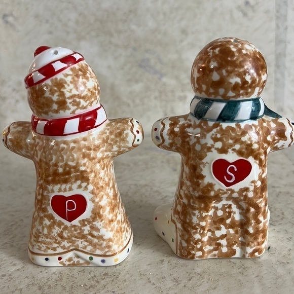 Vintage Gingerbread Man and Women salt and pepper shakers - Picture 4 of 6